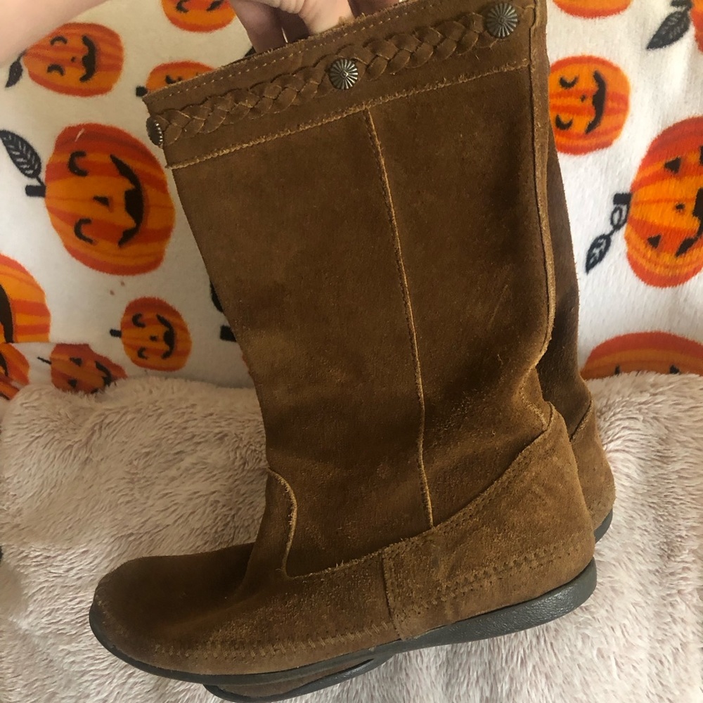 Minnetonka moccasin suede boots